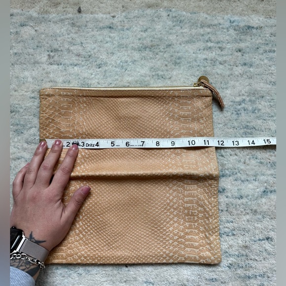 Clare V Vivier Embossed Tan Leather Foldover Clutch Bag  Clare V Vivier Embossed Tan Leather Foldover Clutch Bag Wallet Purse